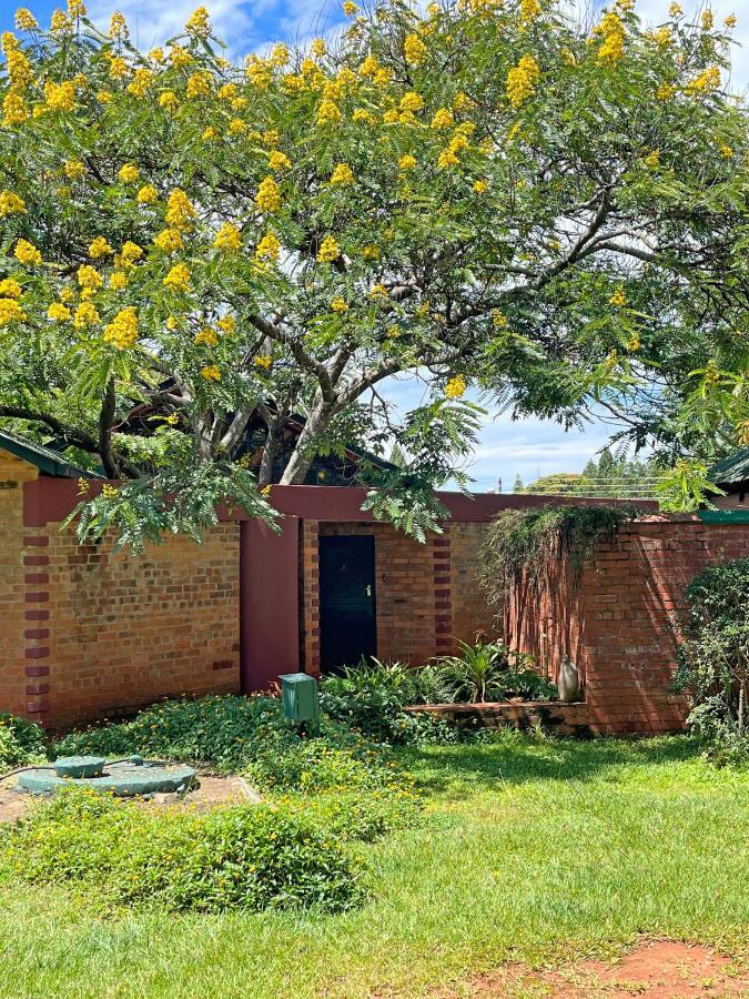 Weaver Cottages 哈拉雷 外观 照片